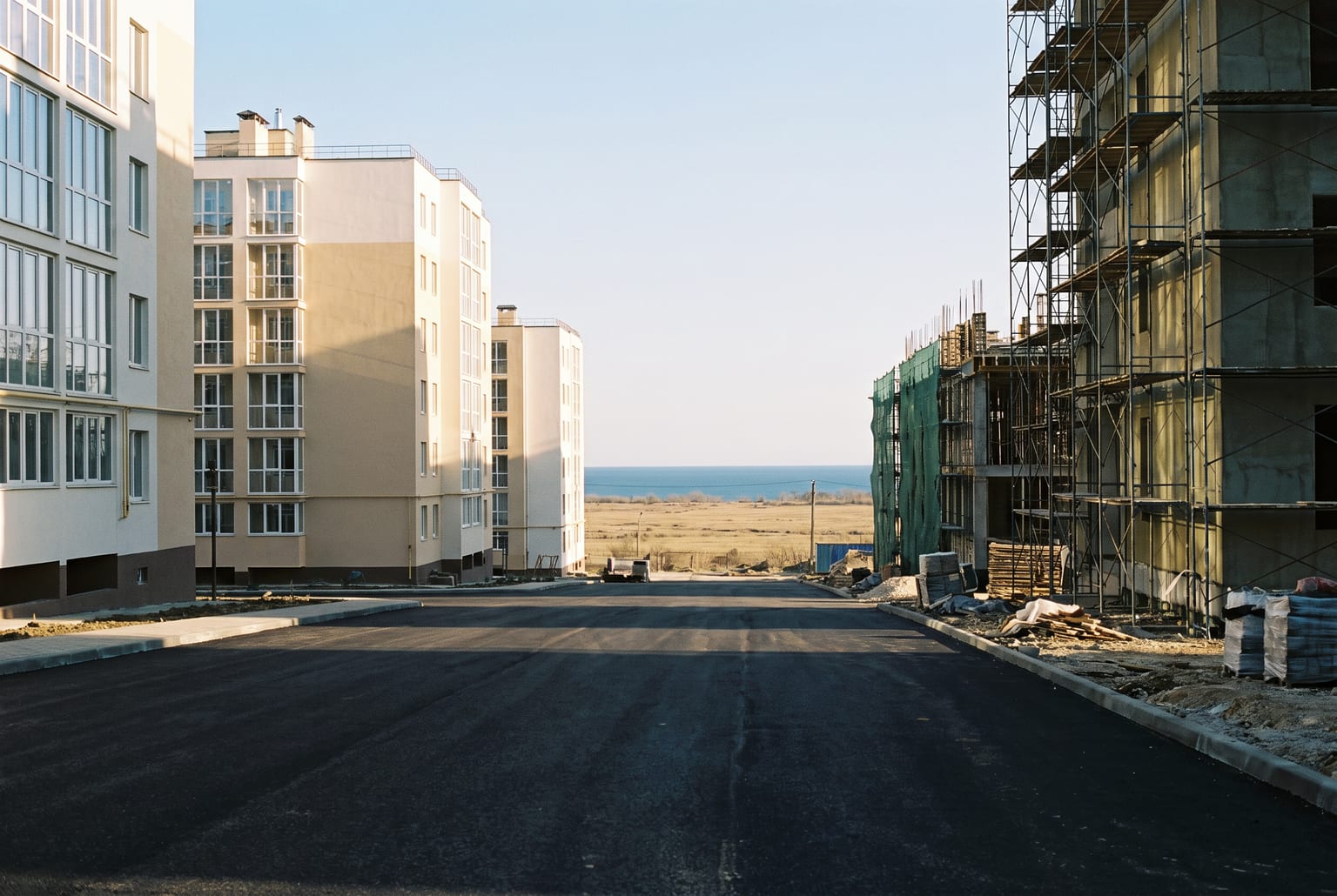 Цены на крымские новостройки выросли на 22%, но реальные скидки давят спрос